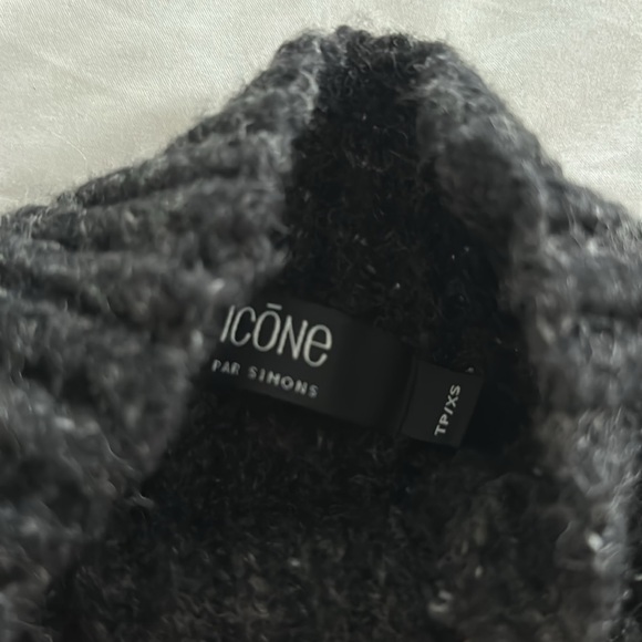 Simons Knit Turtleneck sweater (XS) - Picture 2 of 2